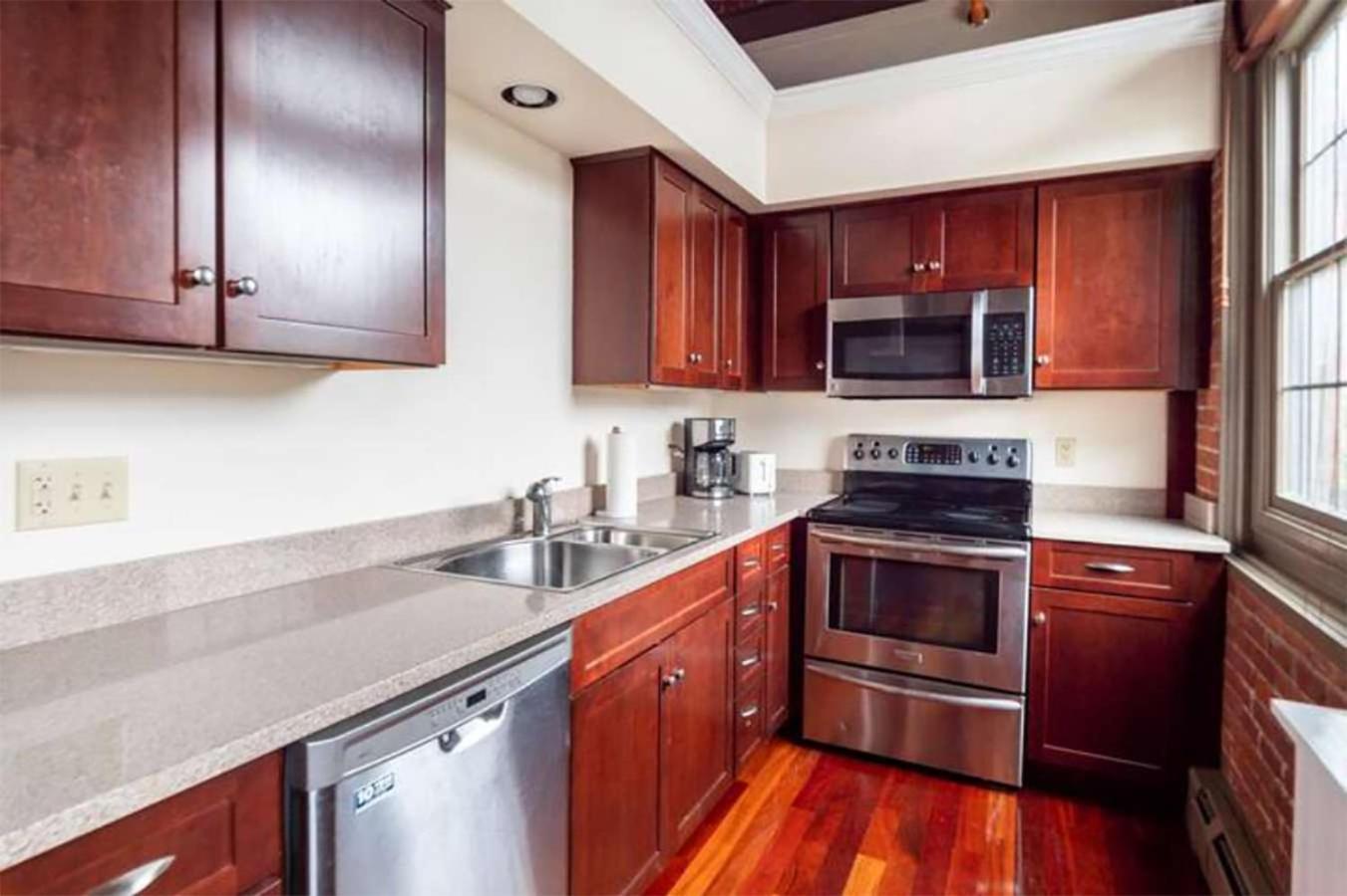 Jennifer'S Riverfront Foundry Apartment Downtown Провиденс Экстерьер фото